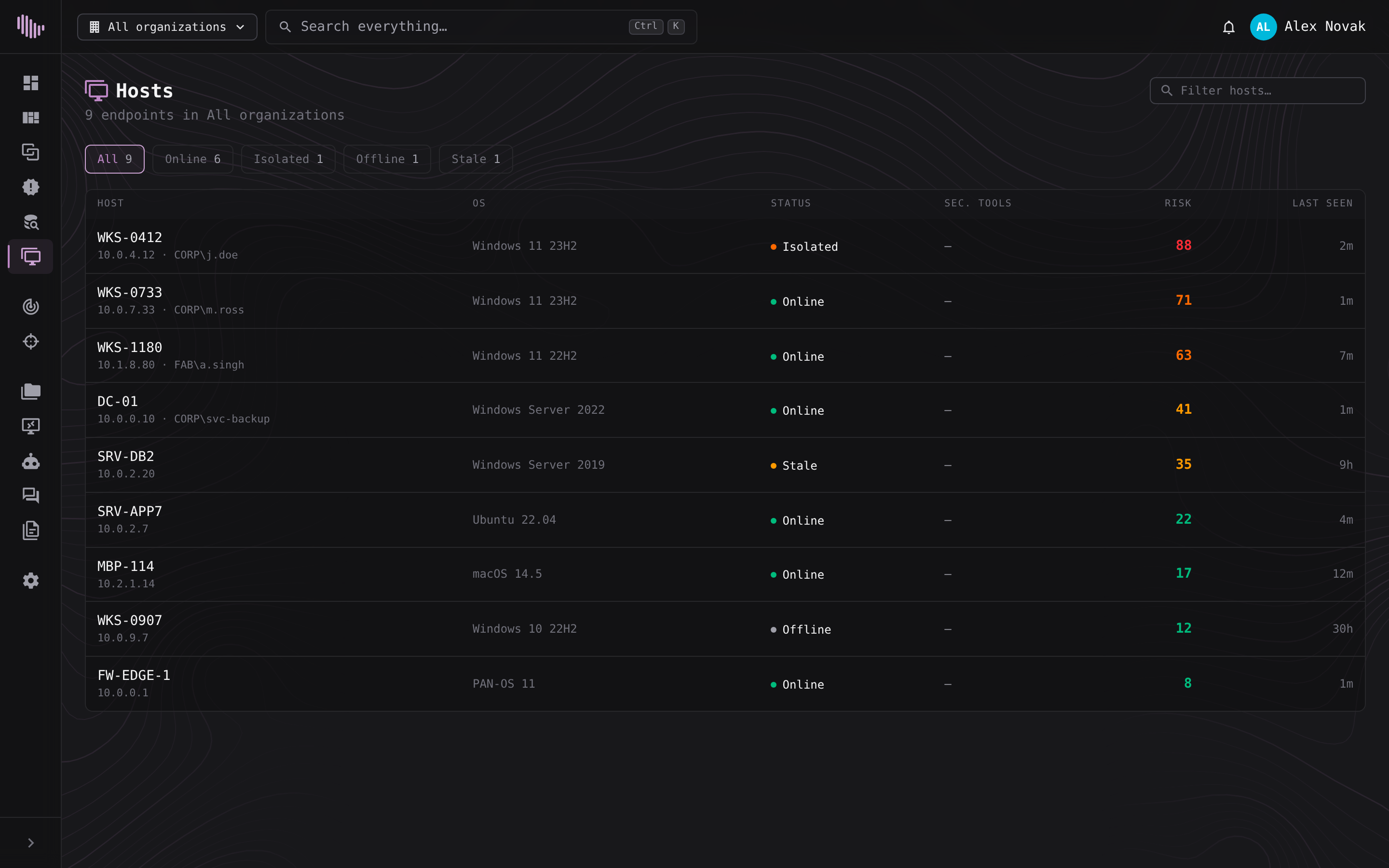 The XenXDR host inventory: every endpoint with its operating system, online status, risk score and when it was last seen.